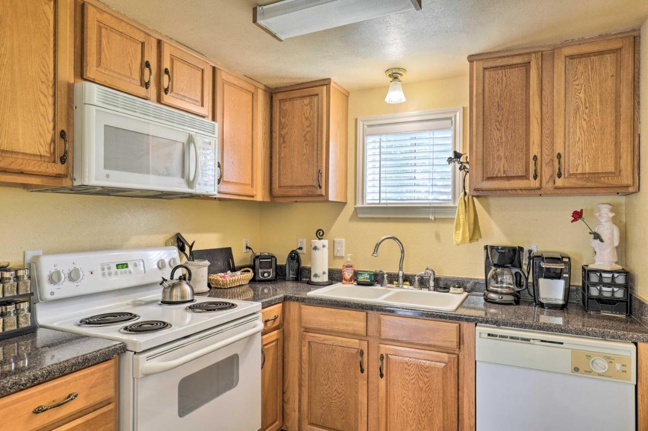 Studio In College Station With Expansive Deck! Exterior photo