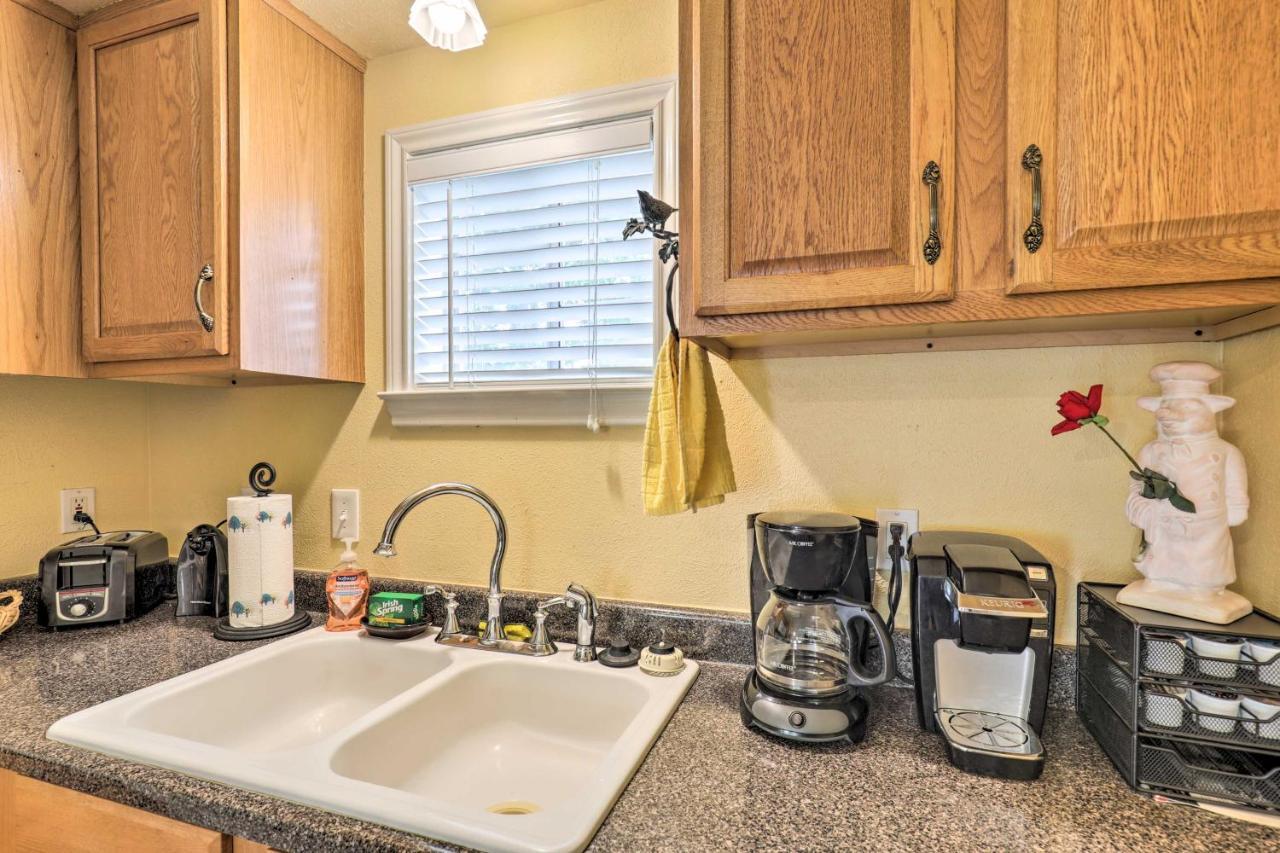 Studio In College Station With Expansive Deck! Exterior photo