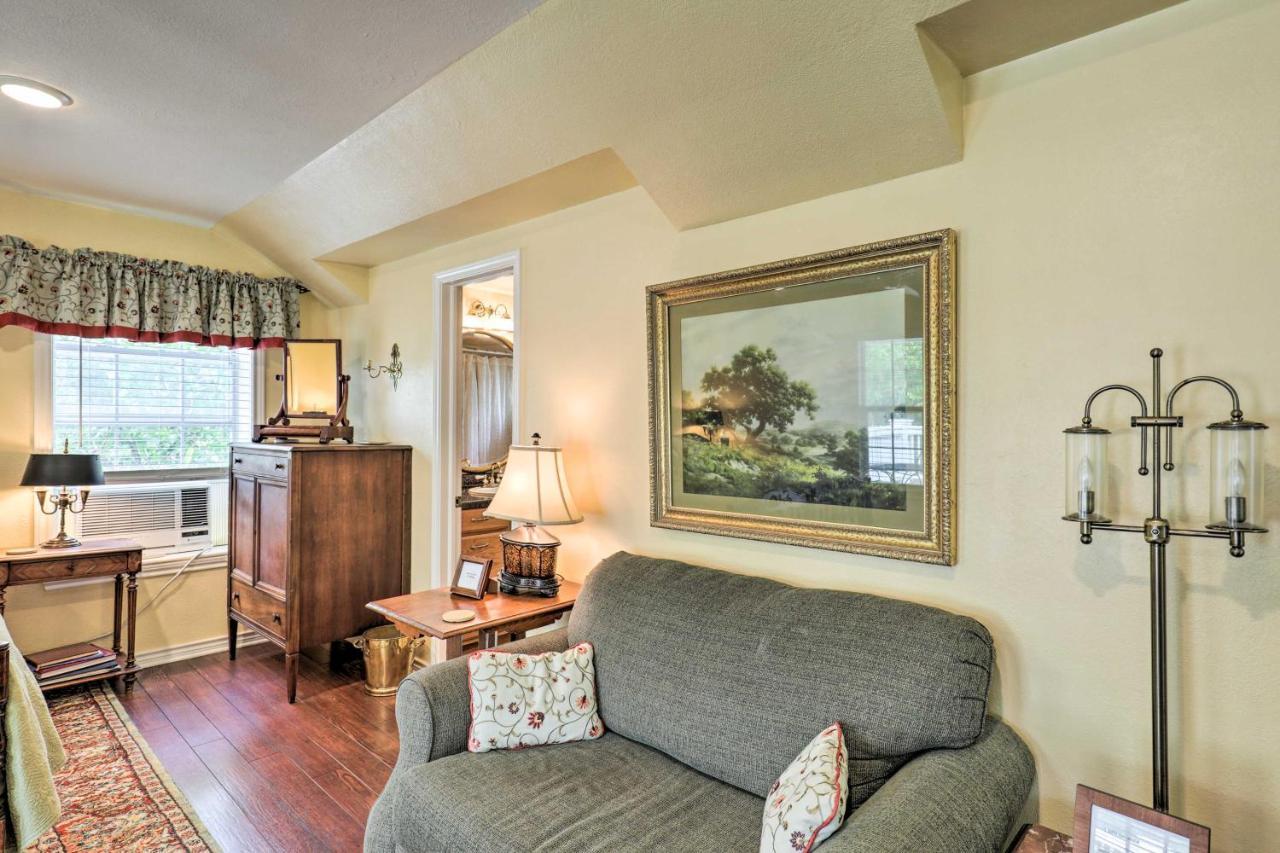 Studio In College Station With Expansive Deck! Exterior photo