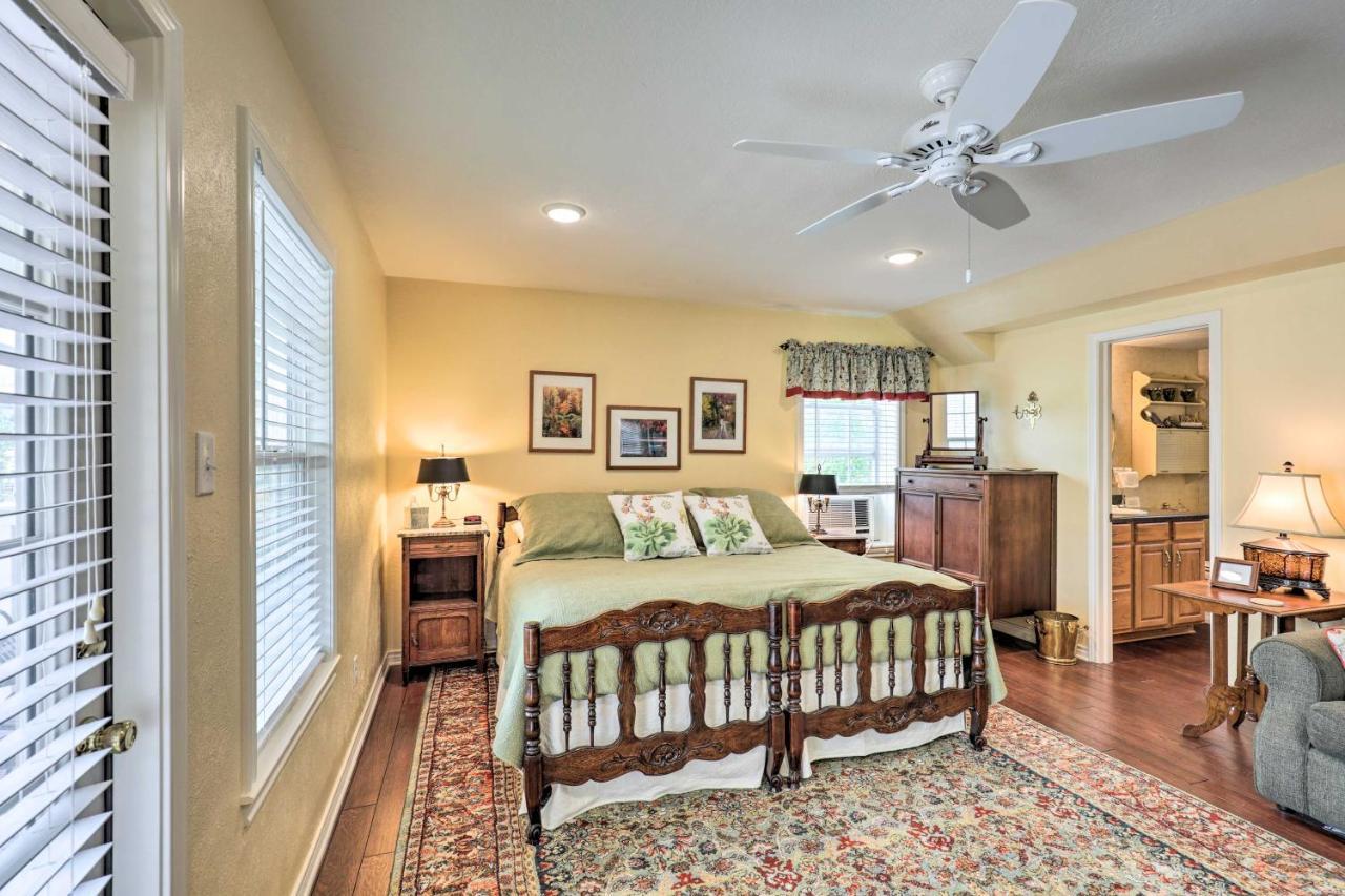 Studio In College Station With Expansive Deck! Exterior photo