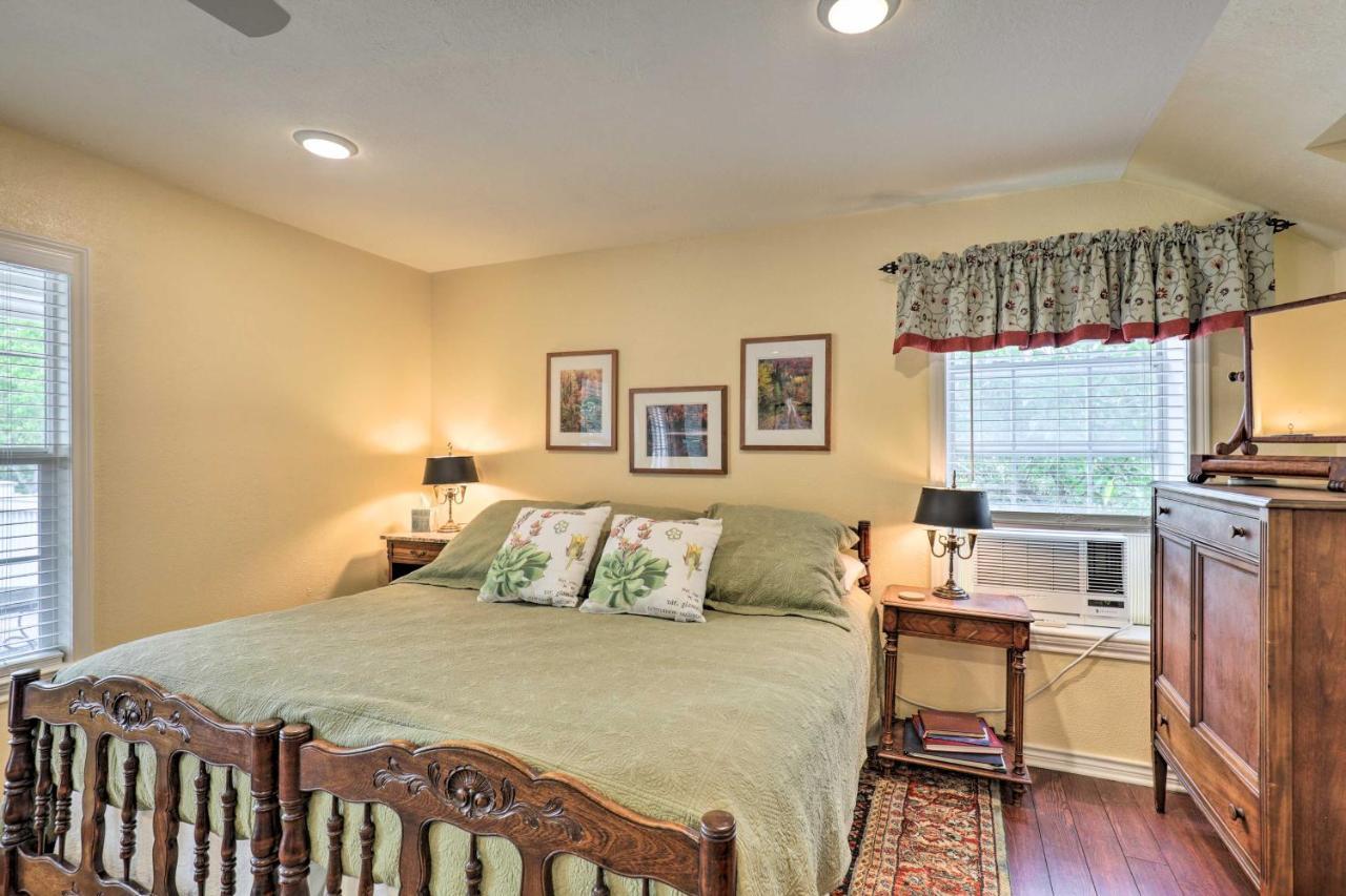 Studio In College Station With Expansive Deck! Exterior photo